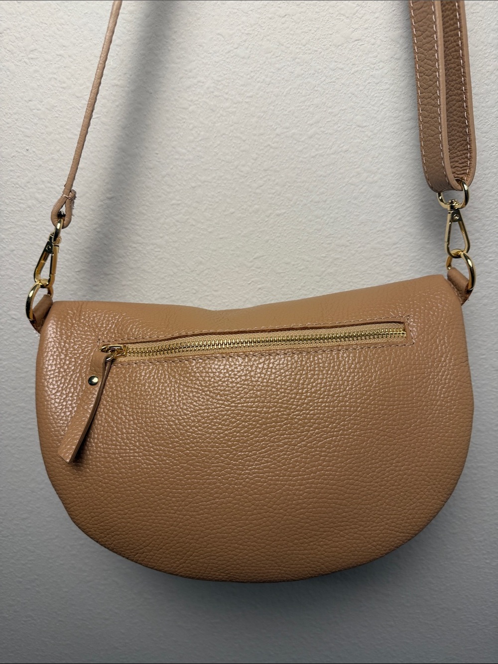 Ellie Beaumont Leather Pebbled Tan Camel Beige Curved Crossbody Bum Bag - Picture 10 of 13